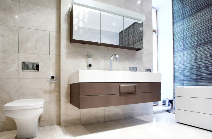 Floor to Ceiling Bathroom Backsplash